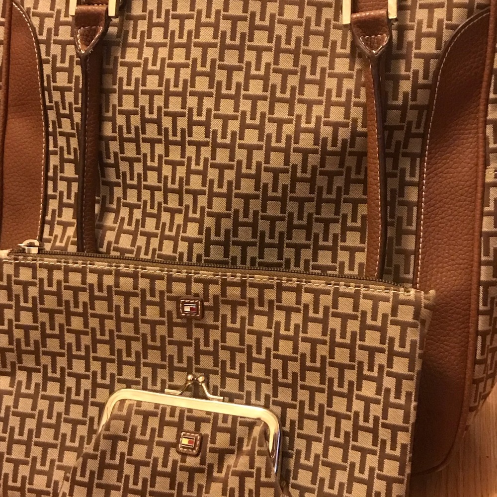 Tommy Hilfiger purse set